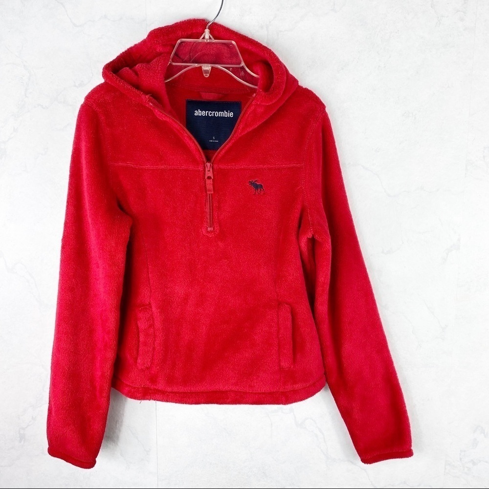 [A&F] Red Furry Quarter Zip